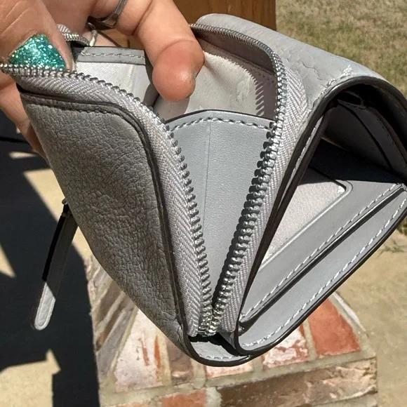 EUC Kate Spade Pebble Gray Leather Trifold Zip Wallet - Picture 9 of 10